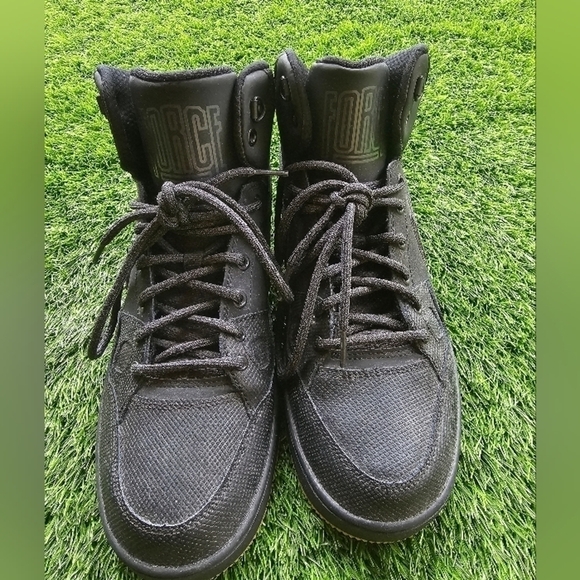 Nike force men's sneakers in size 9.5, color black in great condition - Picture 14 of 15